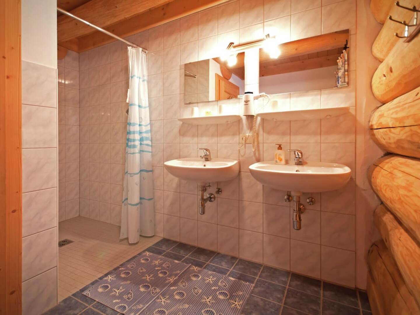 Wooden Chalet in Fusch an der Großglocknerstraße With Sauna