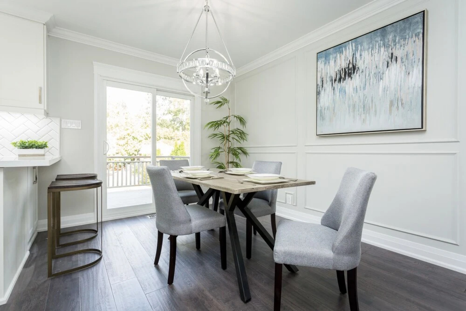 Stunning and Exclusive Home in Burlington