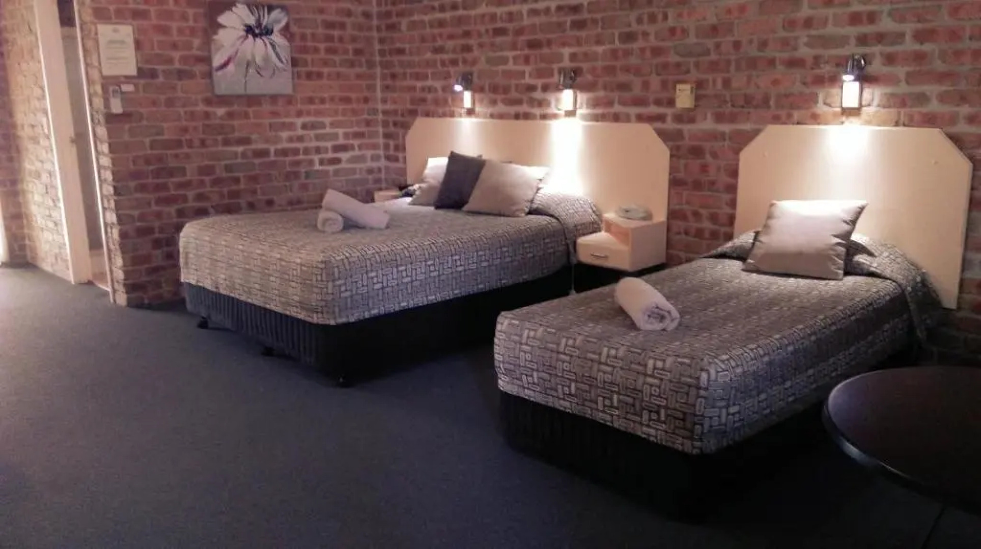 Gloucester Country Lodge Motel