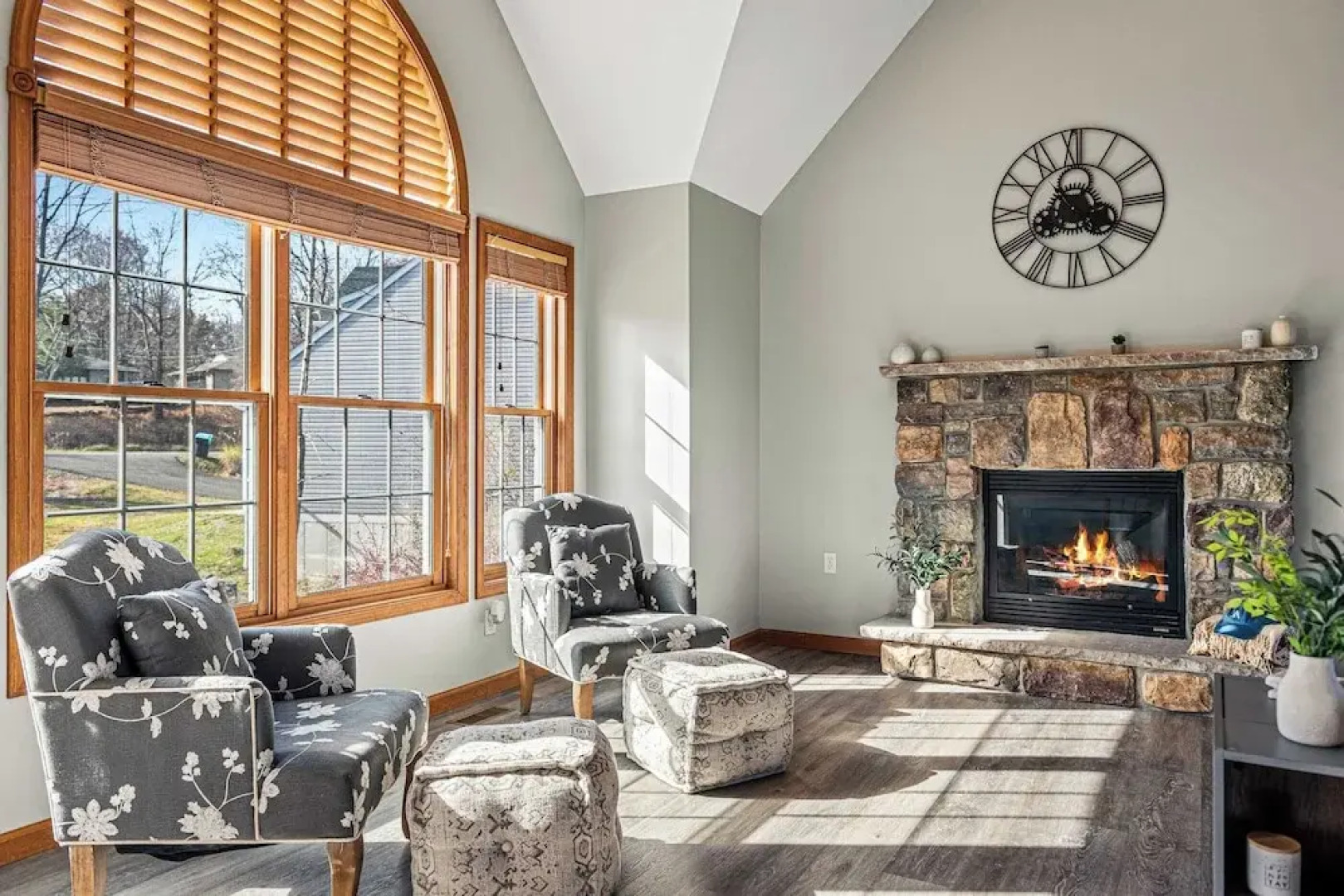 Laker's Pointe by Avantstay Lakefront Private Peninsula Hot Tub, Game Room