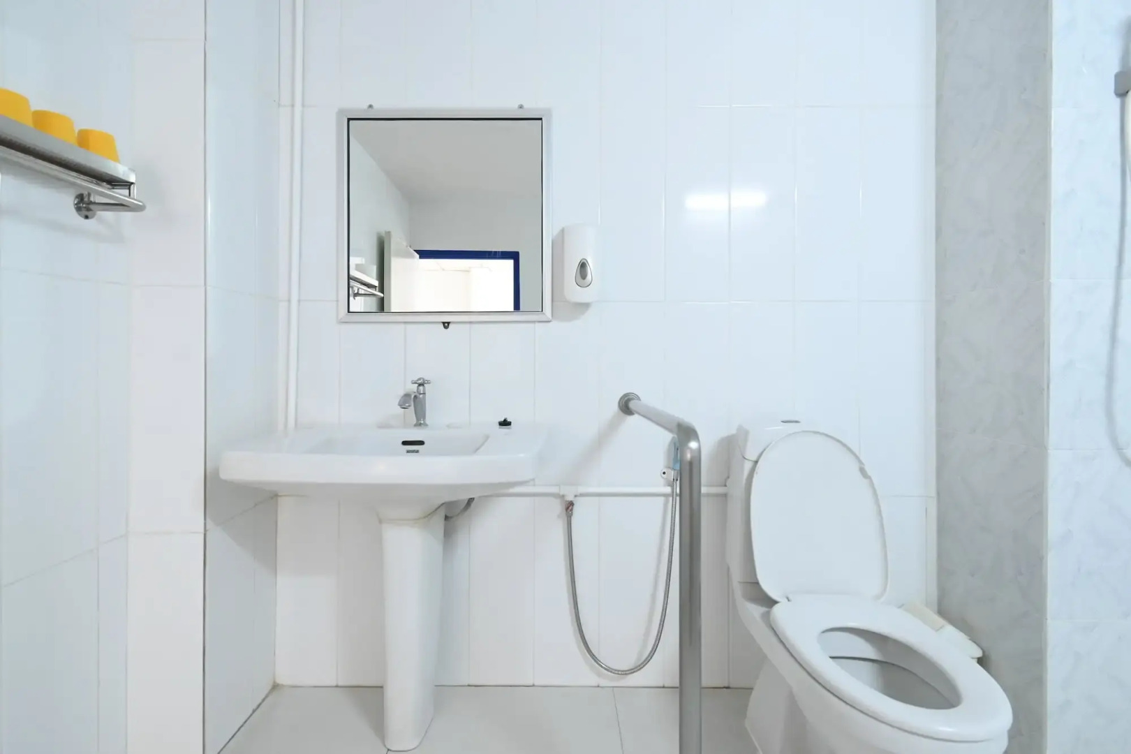 The Krungkasem Srikrung Hotel