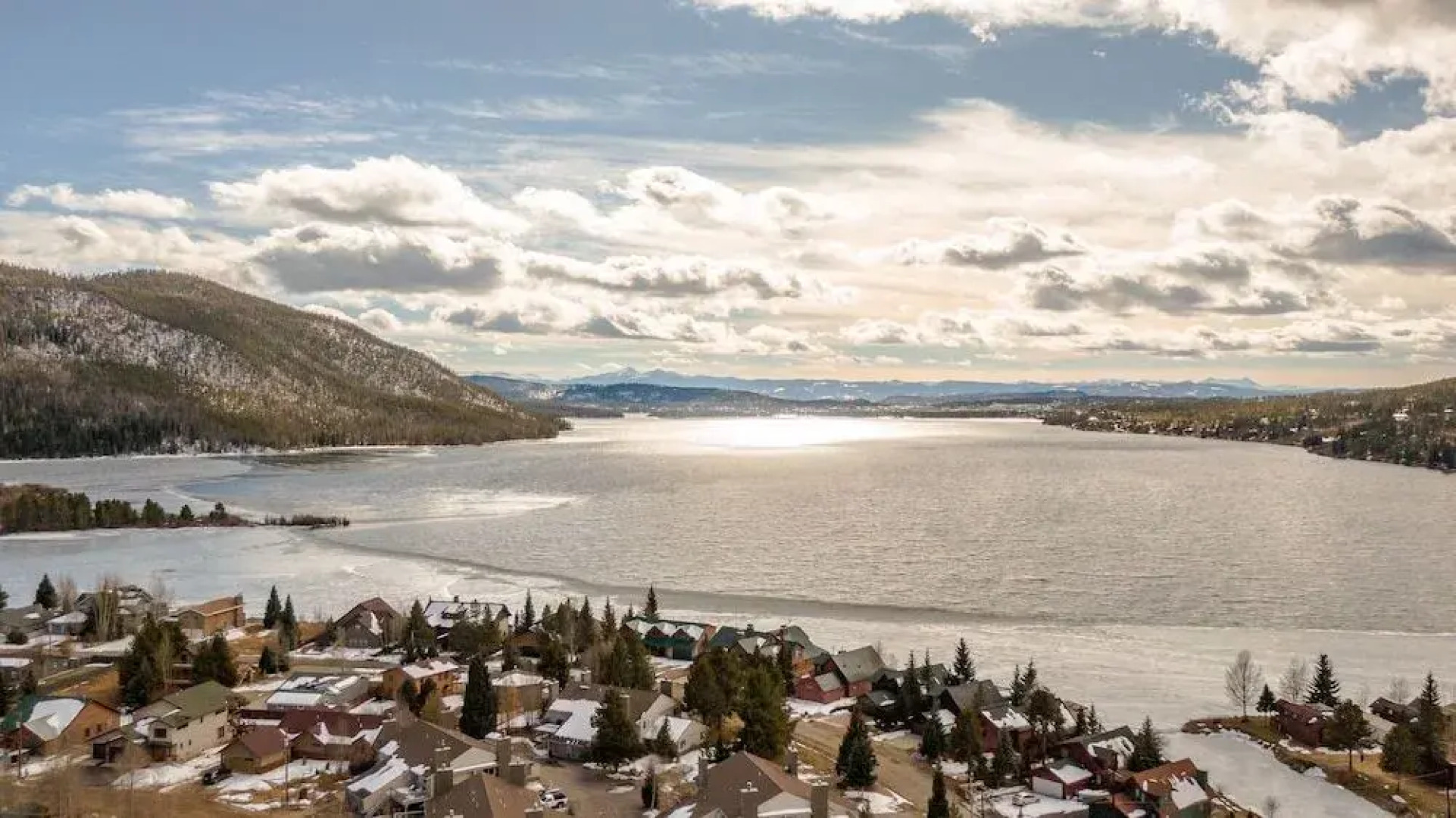 Downtown Grand Lake - 316 Grand Ave 2 Bedroom Home by RedAwning