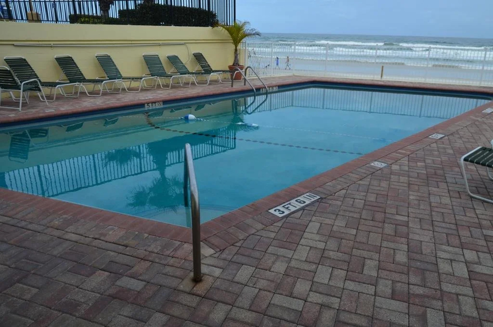 Holiday Shores Beach Club