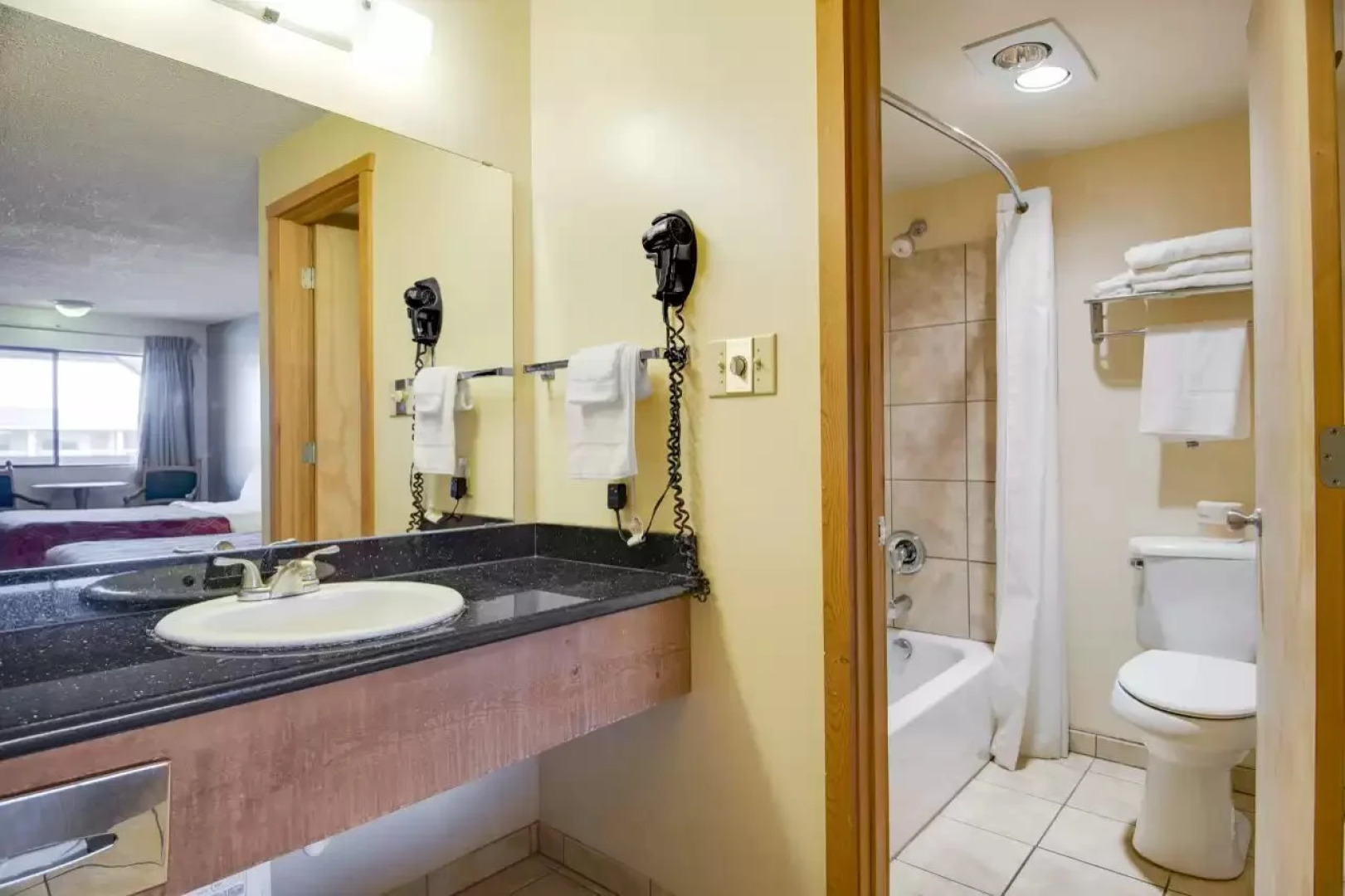 Econo Lodge Inn & Suites Kalispell - Glacier National Park Gateway