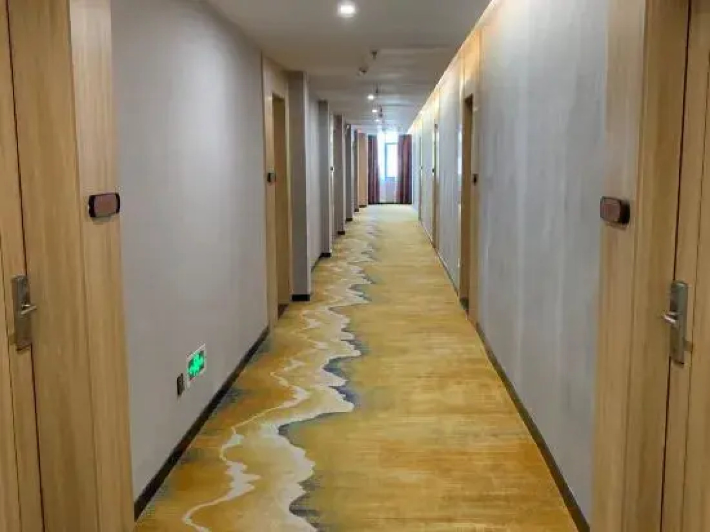 Jichu Hotel (Railway Station Store of Lichuan Passenger Station)