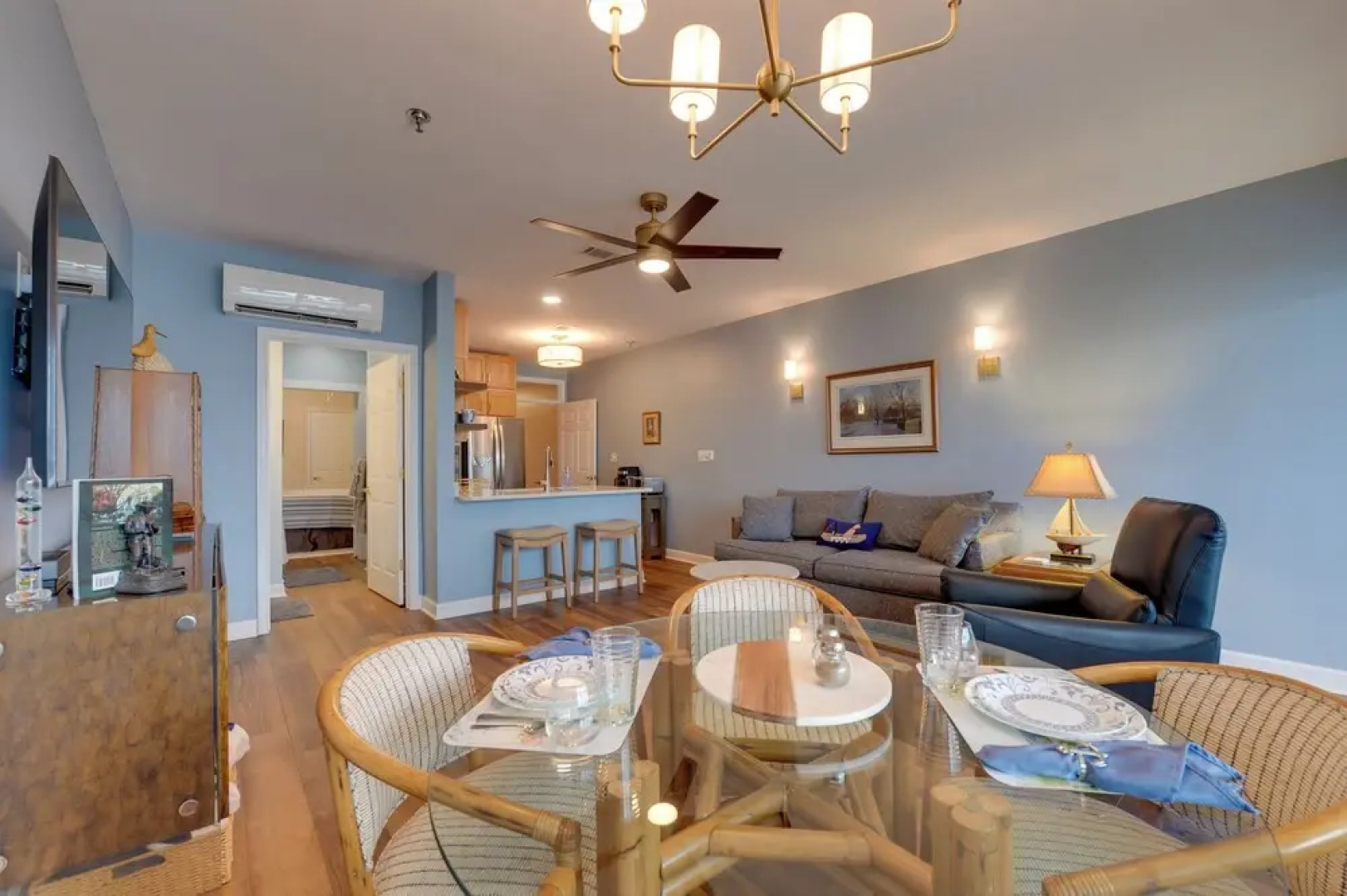 Resort Amenities & Beach Access: Huddleston Condo