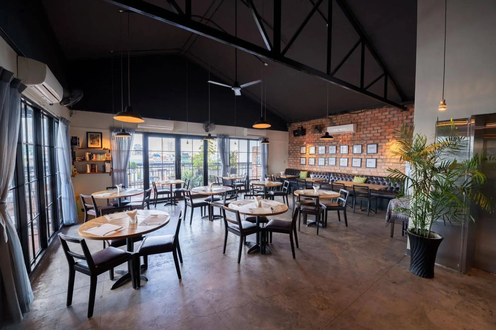 The Alcove Library Hotel