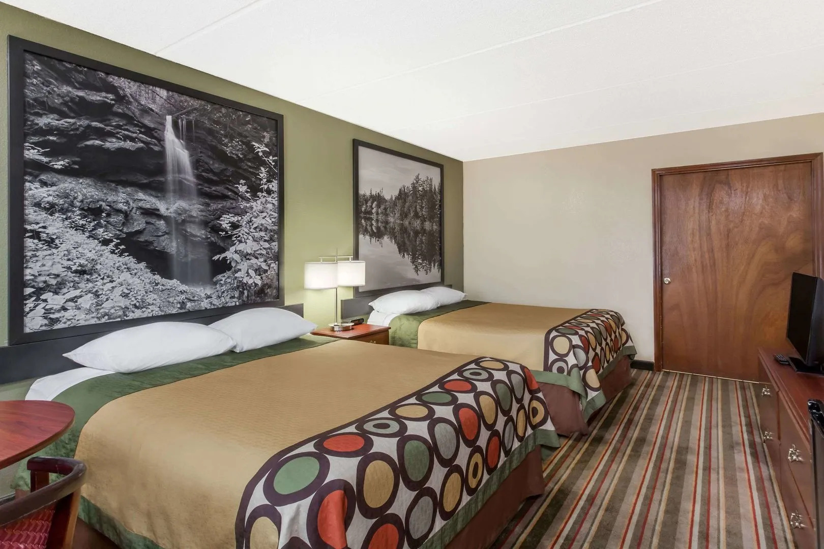 Clarion Pointe Valley Inn