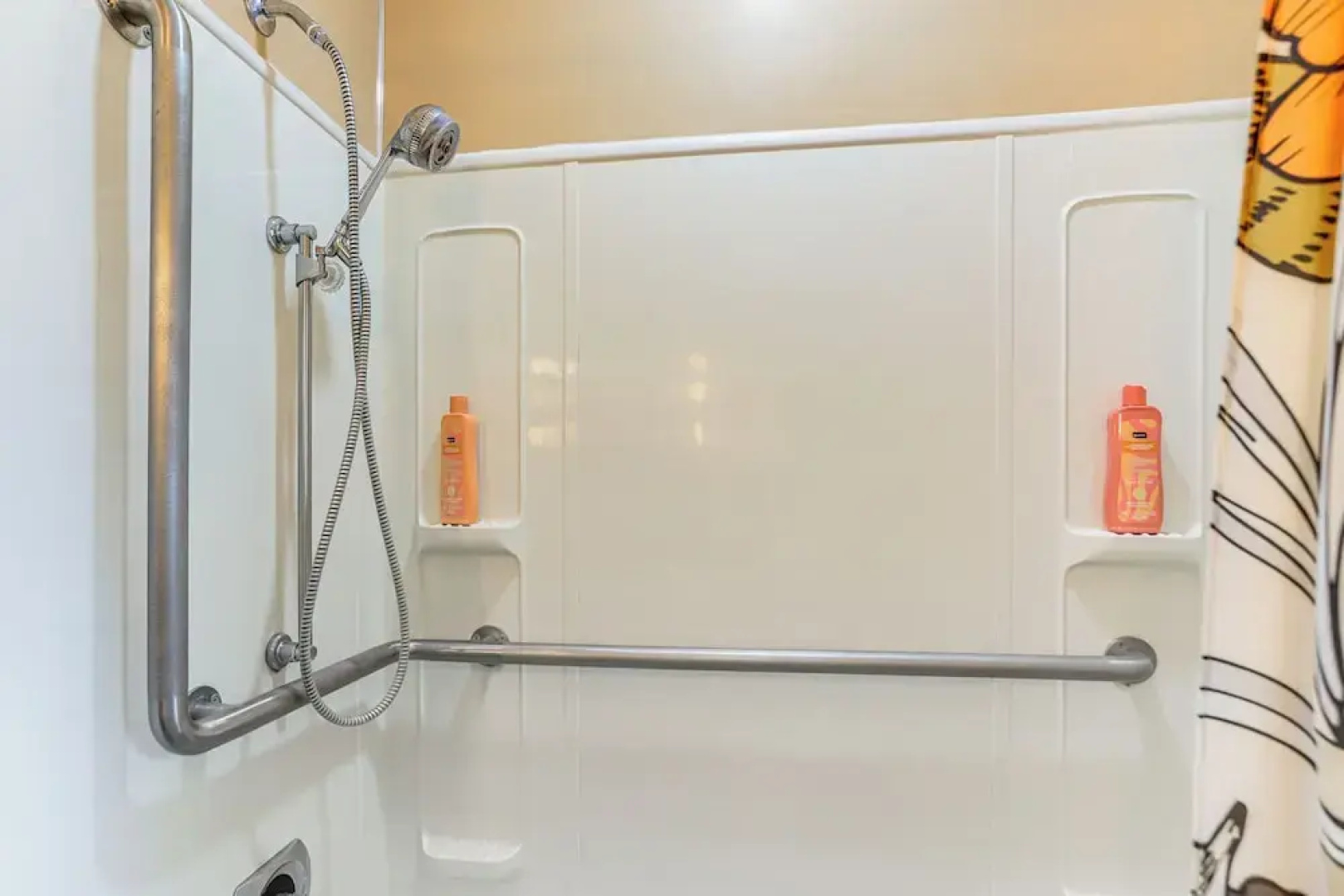 < 1 Mi to Dtwn Tiffin: Home w/ Outdoor Space!