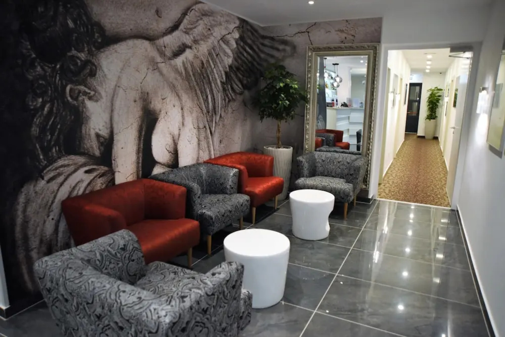 Santiny Hotel & Restaurant