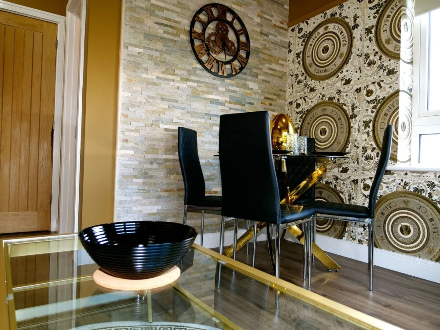 Ultra Deluxe Versace Apartment Near Sheffield