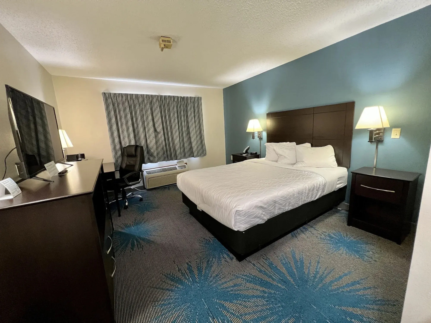 Reston Inn & Suites