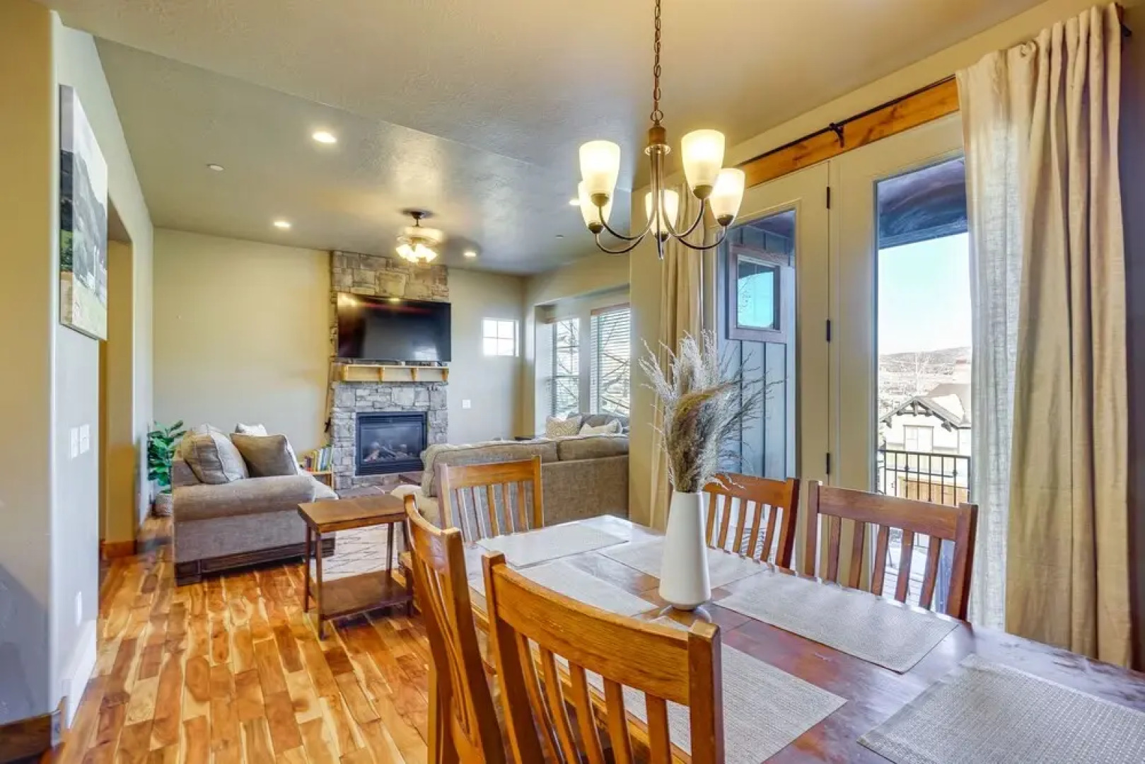 Townhome w/ Outdoor Pool Access: 6 Mi to Park City