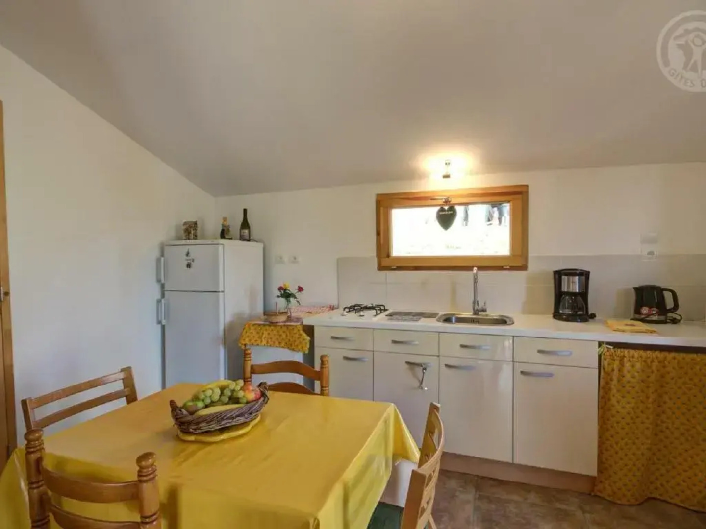 Gîte Saint-Marcel-de-Félines, 1 pièce, 2 personnes - FR-1-496-173