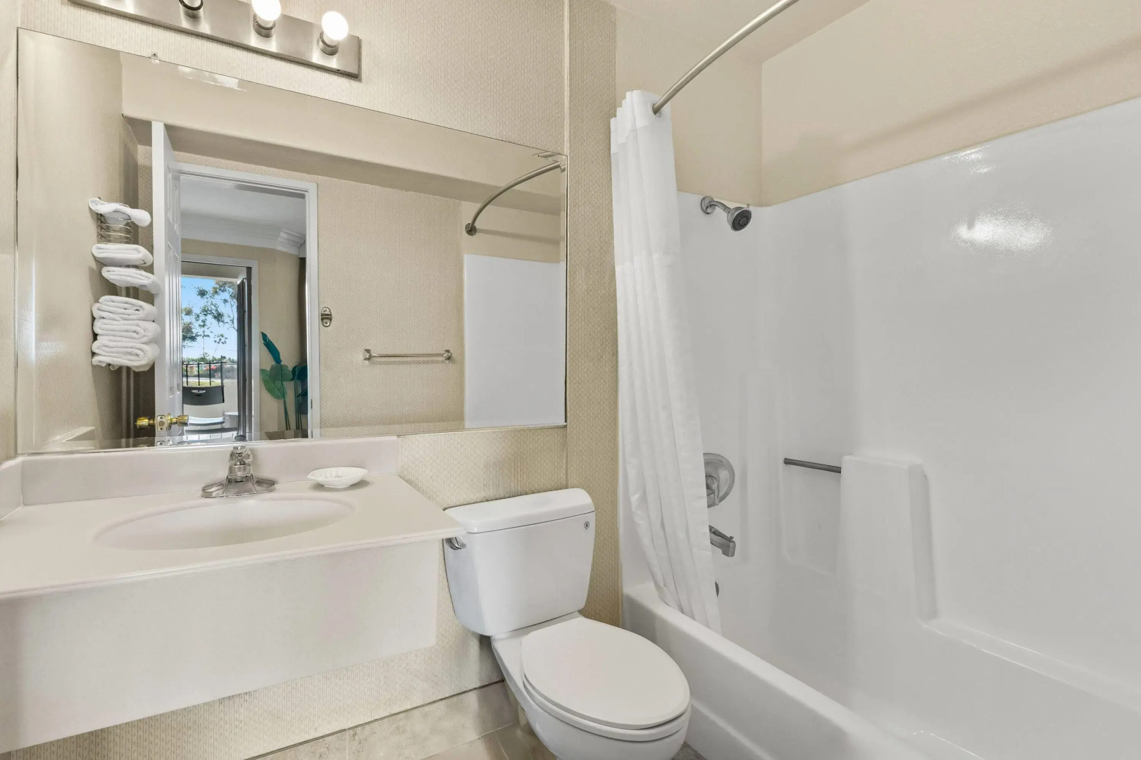 Travelodge by Wyndham San Clemente Beach