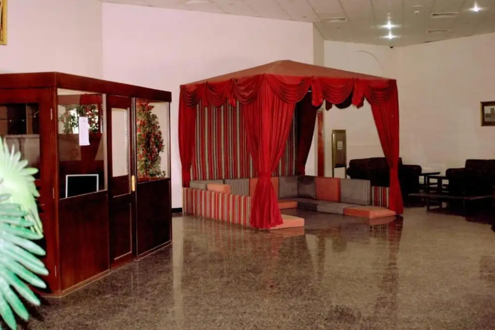 OYO 142 Al Sharqiya Sands Hotel