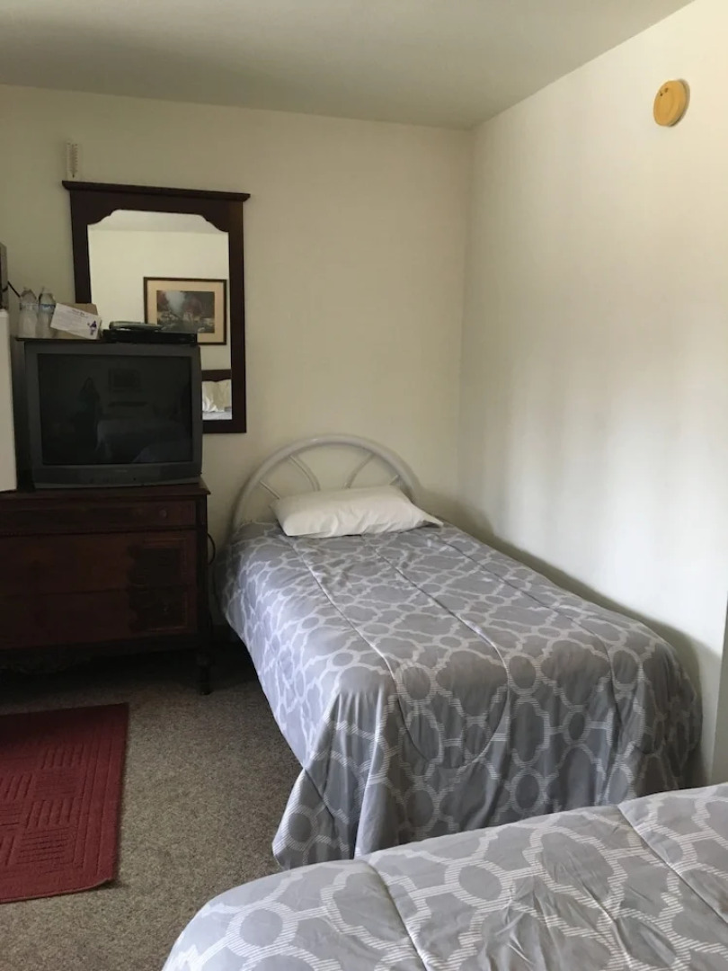 Scully's Manistee Outpost Motel