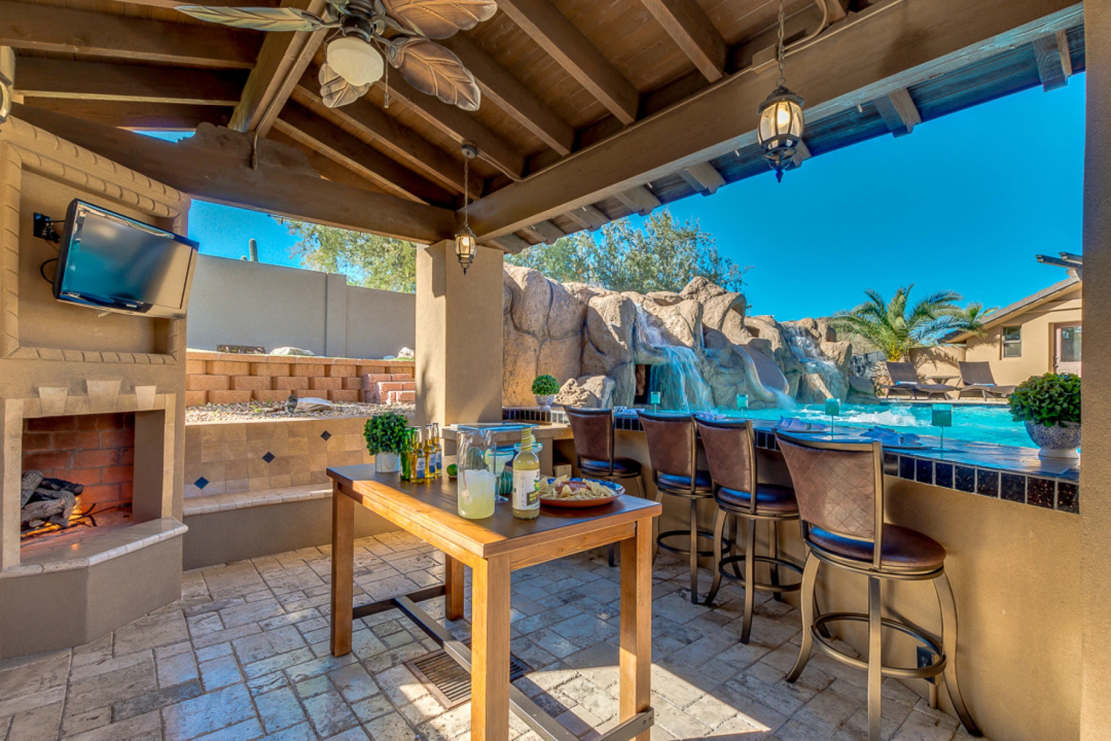 Your Oasis-Private Estate Resort 6Bdrm/5.5 Bath/Pool Misters