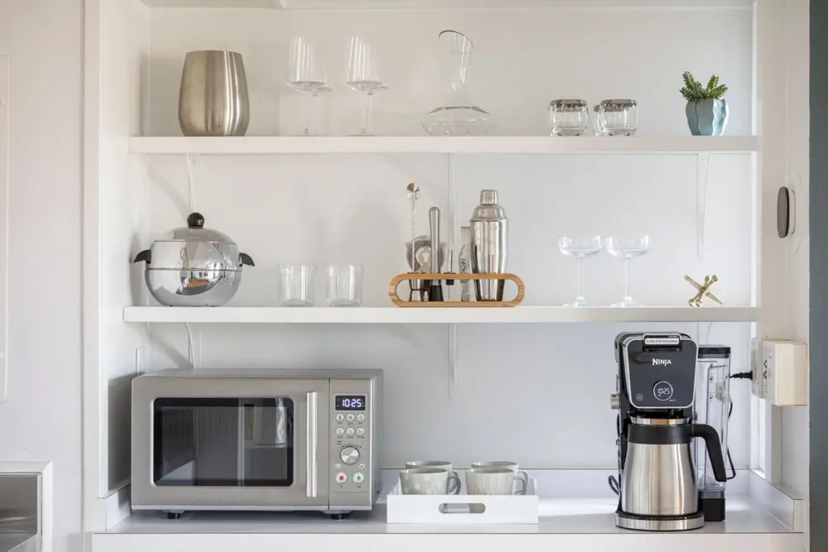 Glen Arbor Riverfront Retreat: Steps to Beach!