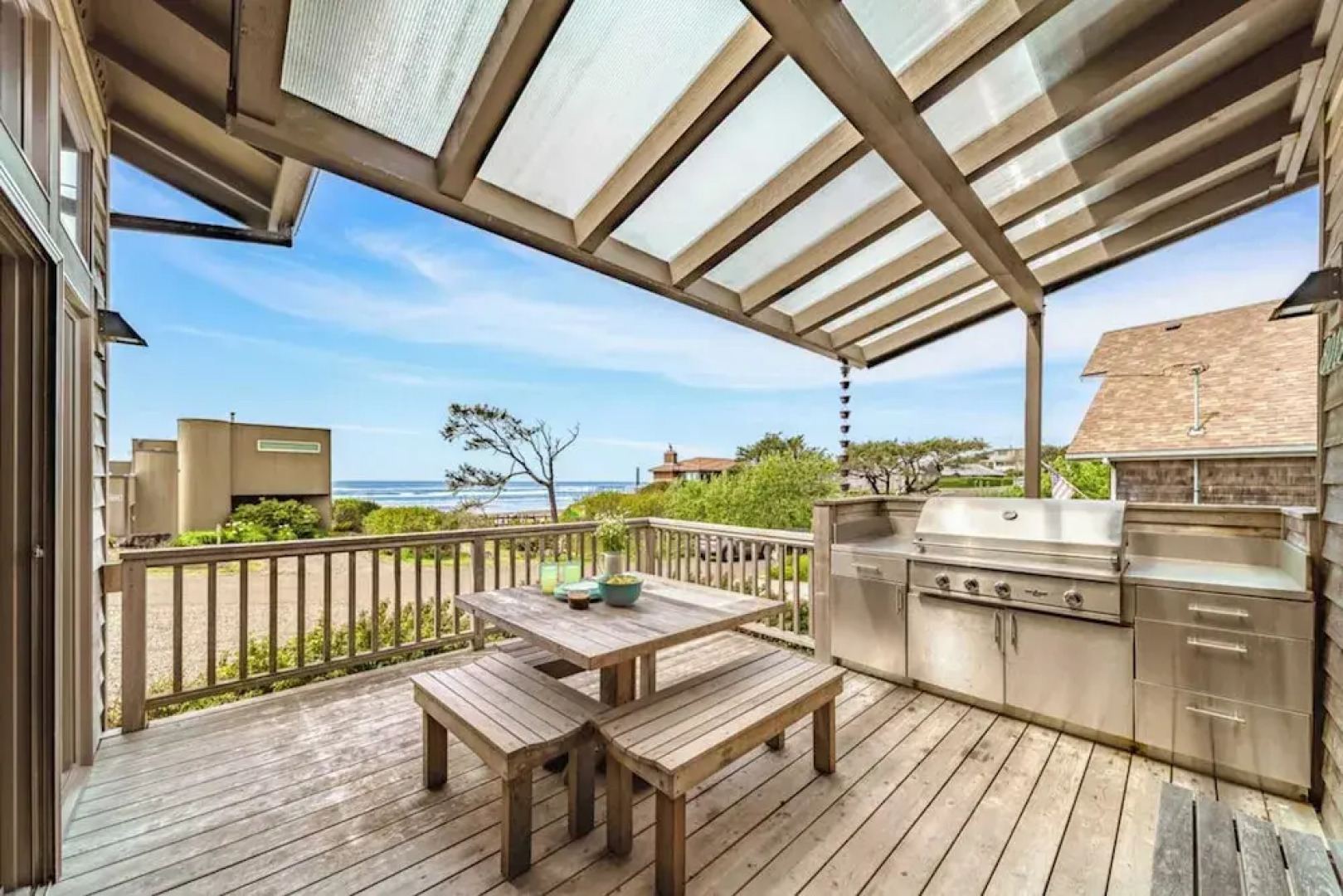 The Castle Rock Estate by Avantstay Steps From Arch Cape Beach w/ Hot Tub & Sauna