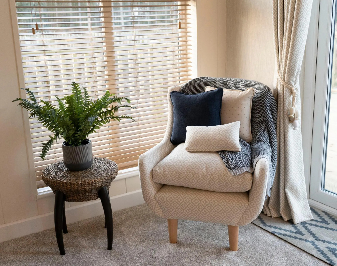 Hollicarrs - The Rushes