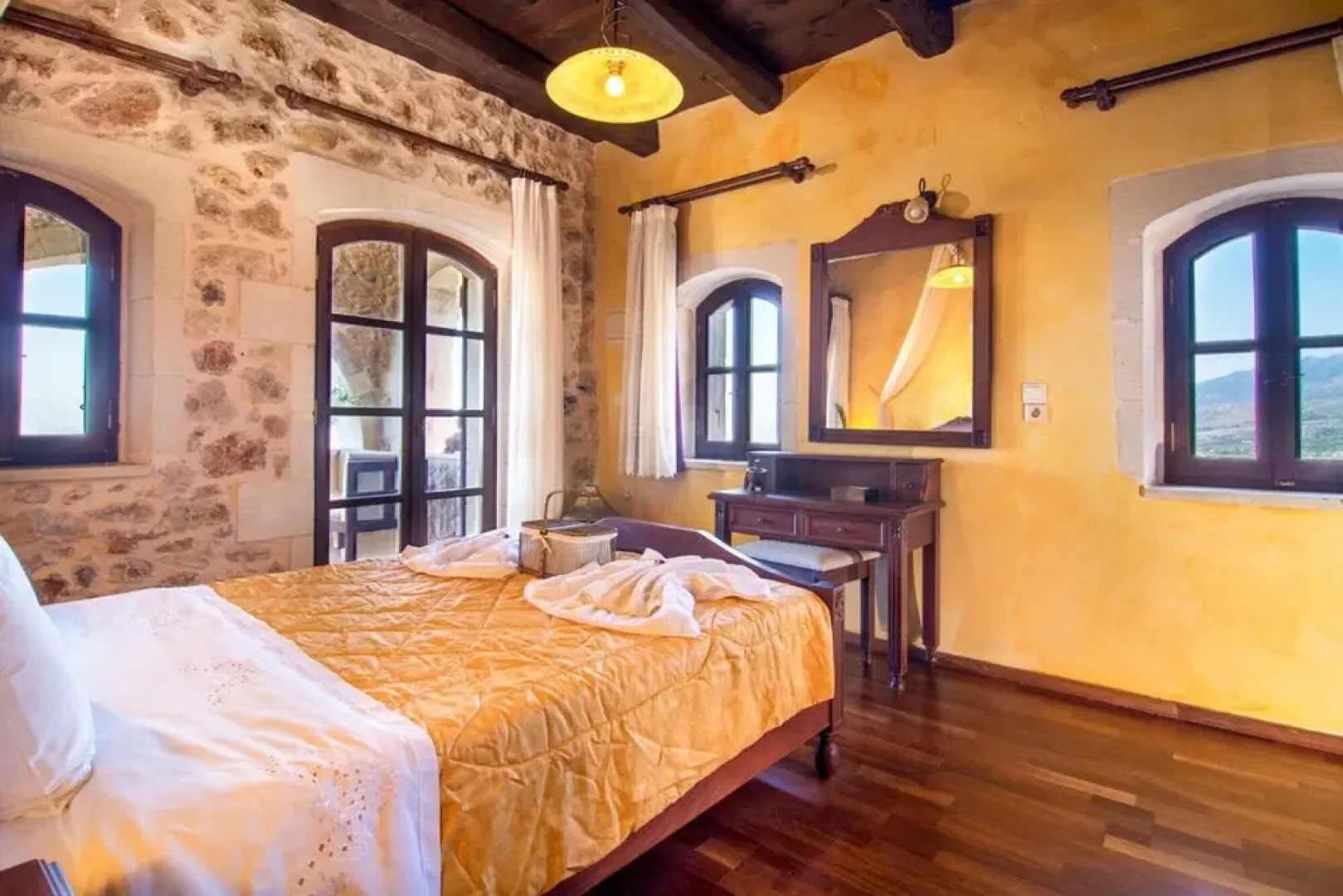 Purple Villa Malotira - 1 Bedroom Maisonette