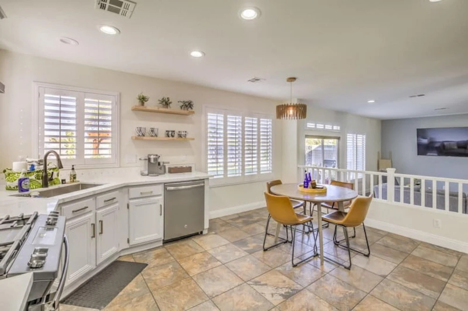 ZEN Retreat Jacuzzi Fire Pit BBQ Hammocks Patio Yoga Room Parking