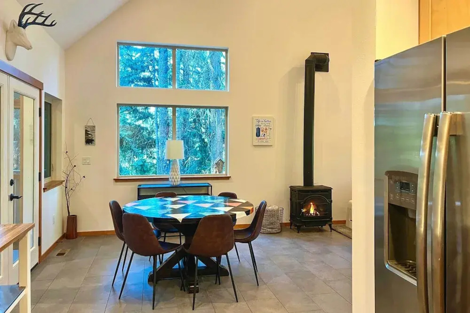 Modern Beaver Valley Cabin w/ Hot Tub & Games!