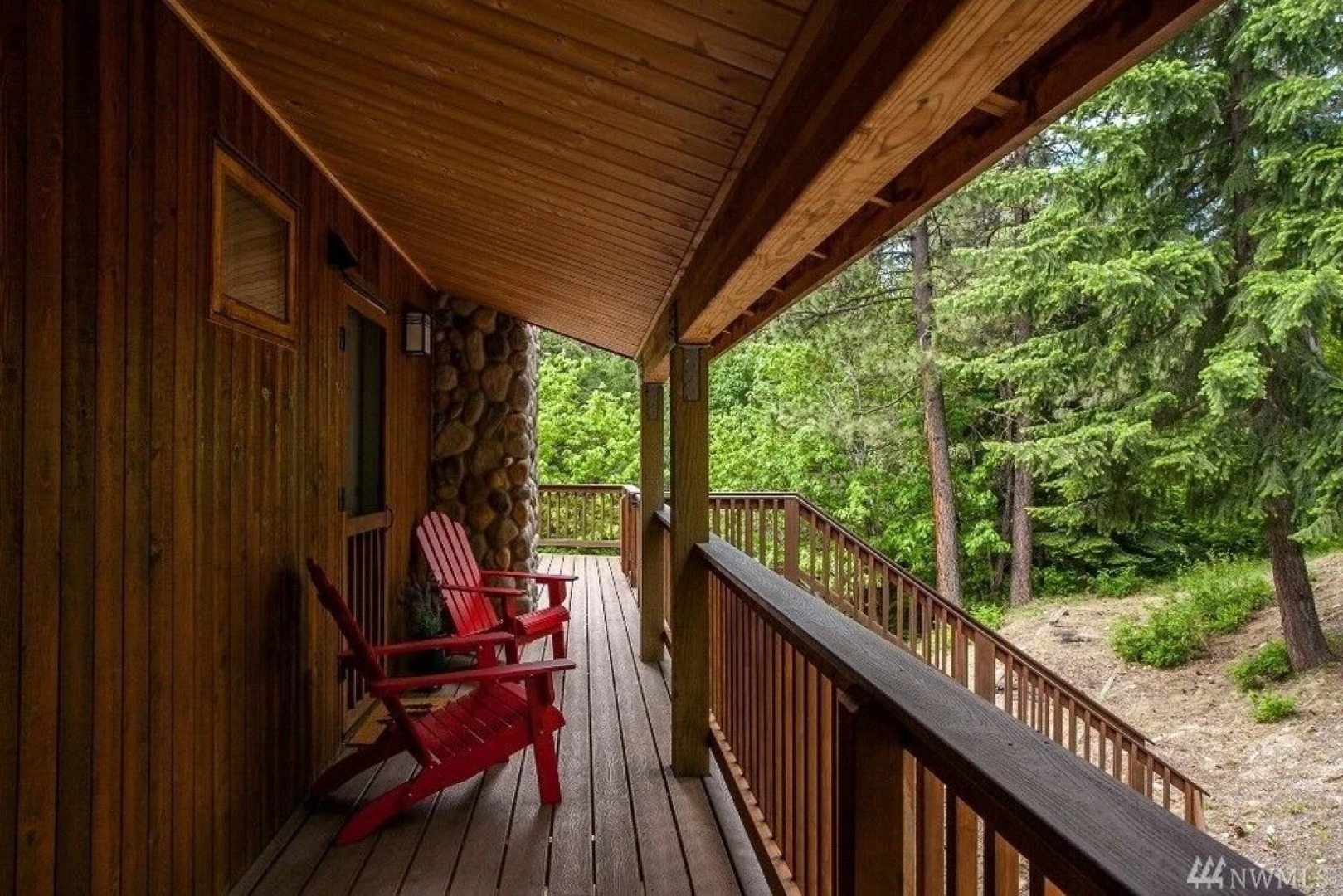 Timber View Lodge - Three Bedroom Home with Hot Tub