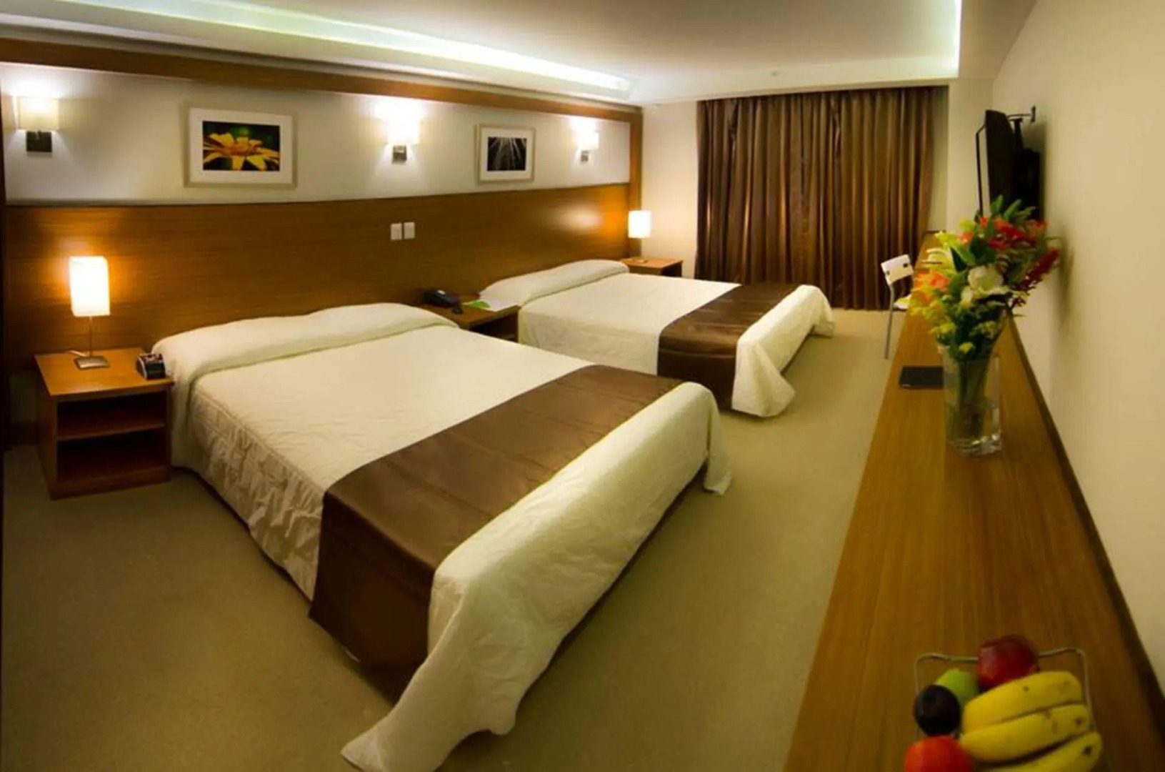 Weston Suites & Hotel