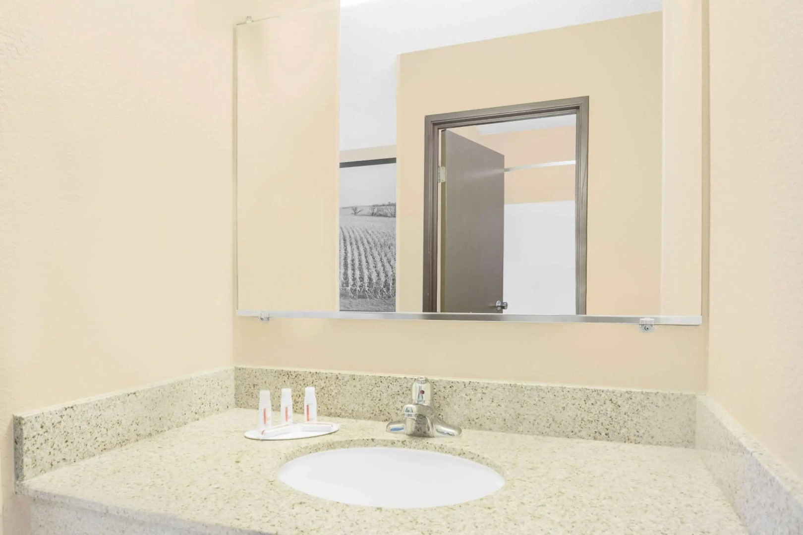 Boarders Inn & Suites by Cobblestone Hotels - Waterloo/Cedar Falls