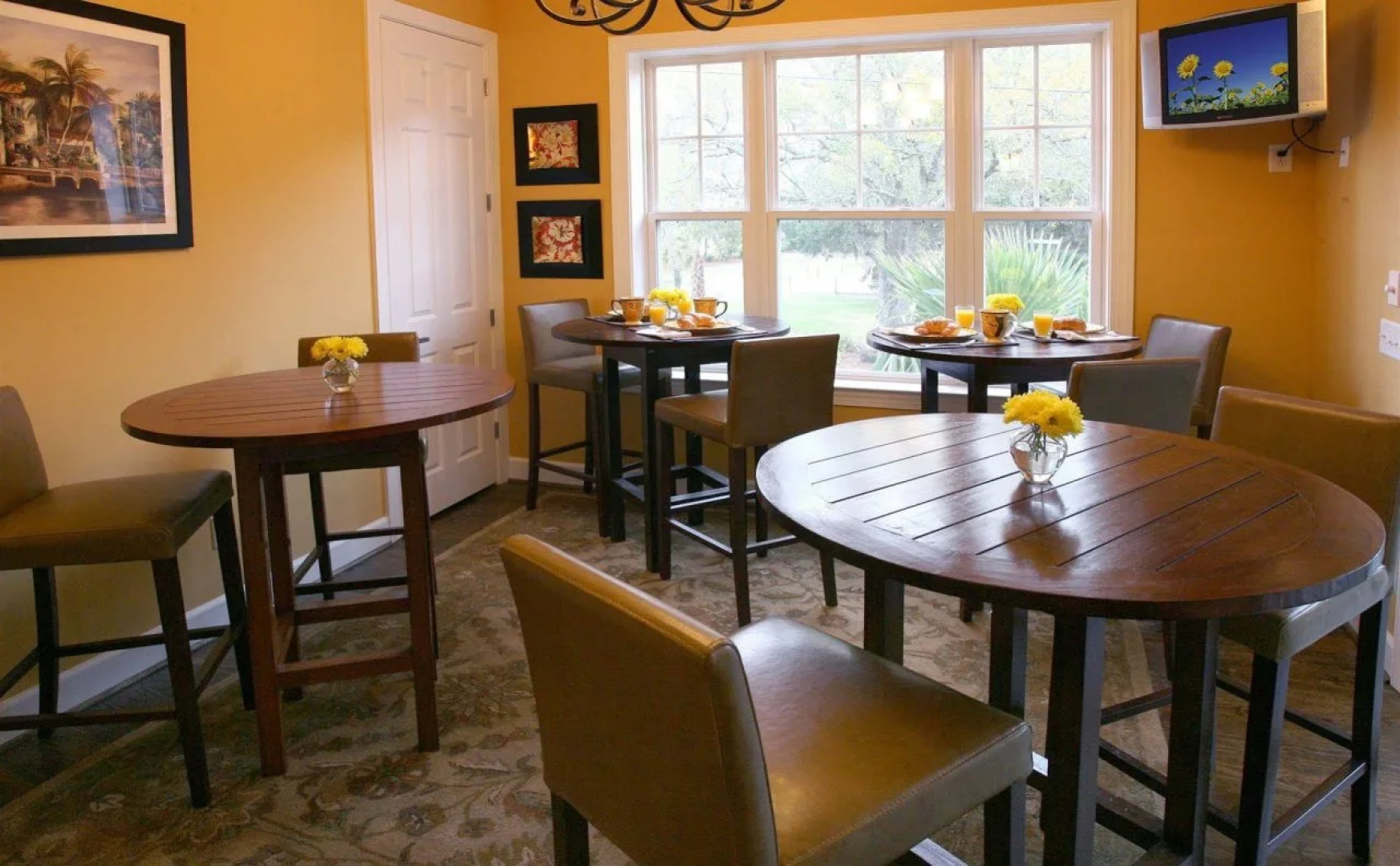 Water's Edge Inn - Adults Only