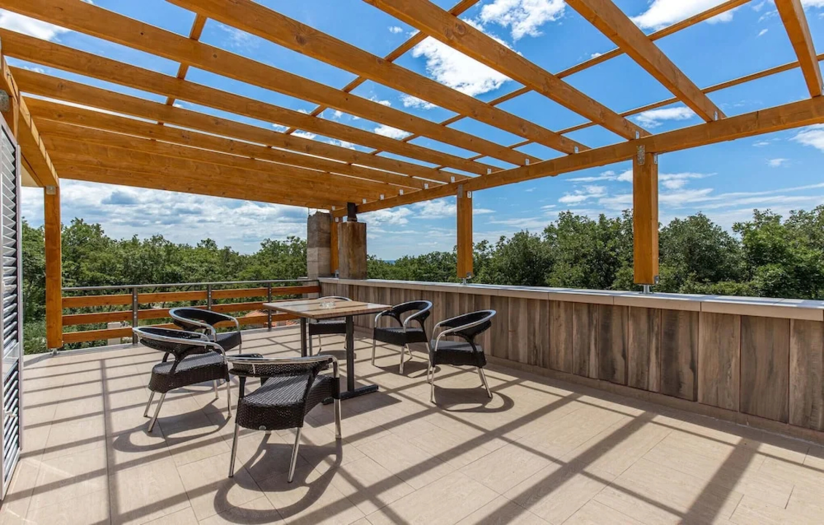 Stunning Home in Smrika With Wifi and 3 Bedrooms