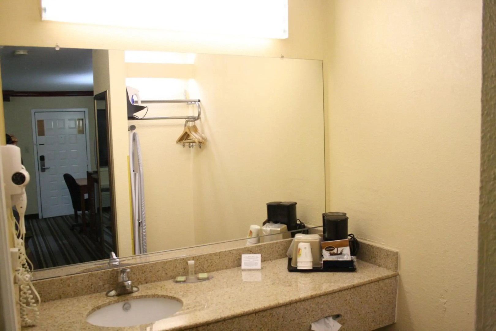 Super 8 by Wyndham San Marcos