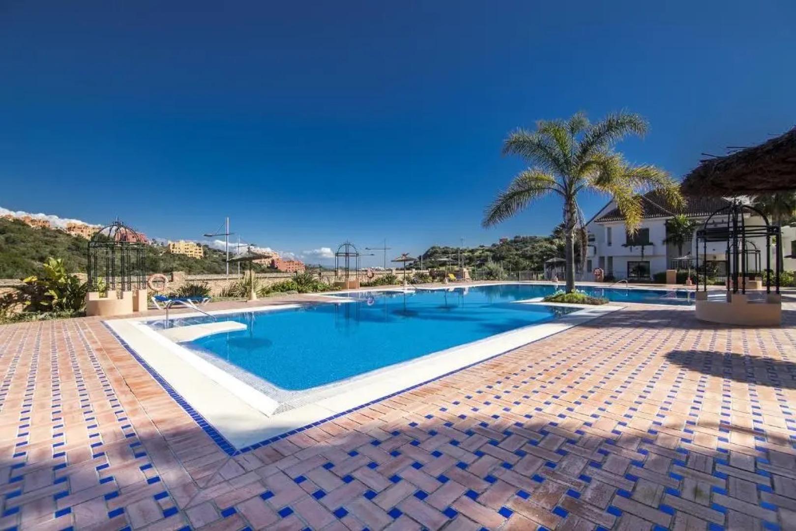 2134-Modern apt with terrace sea view