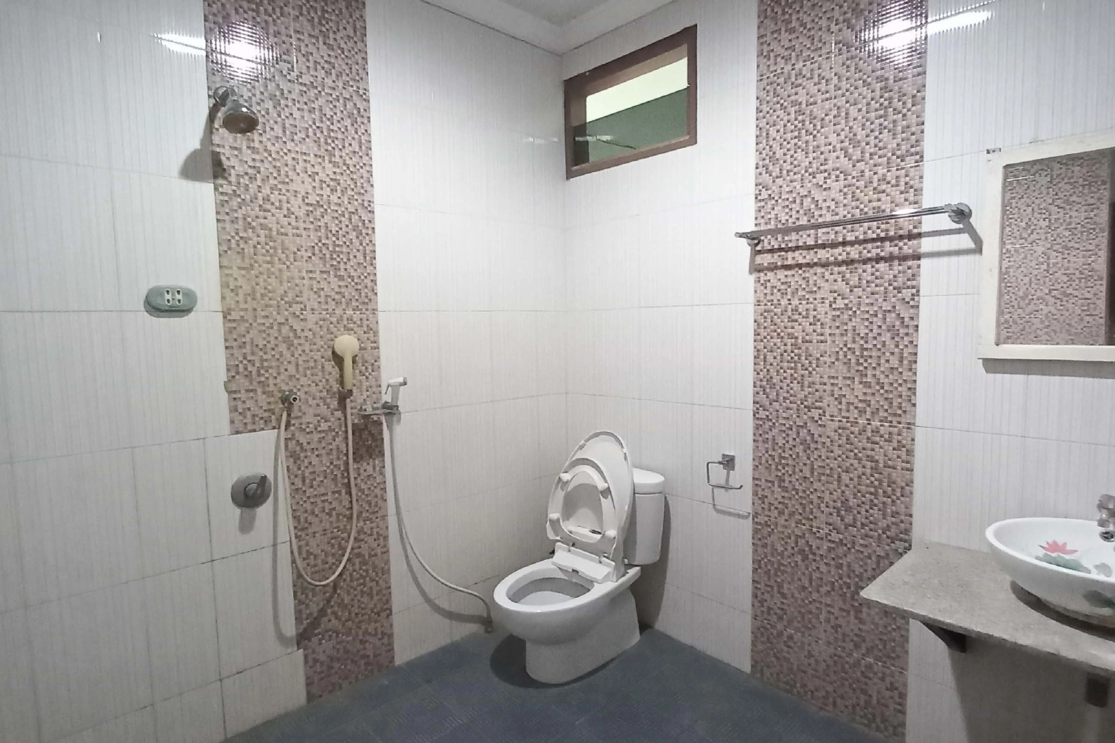 RedDoorz near Poso City Mall