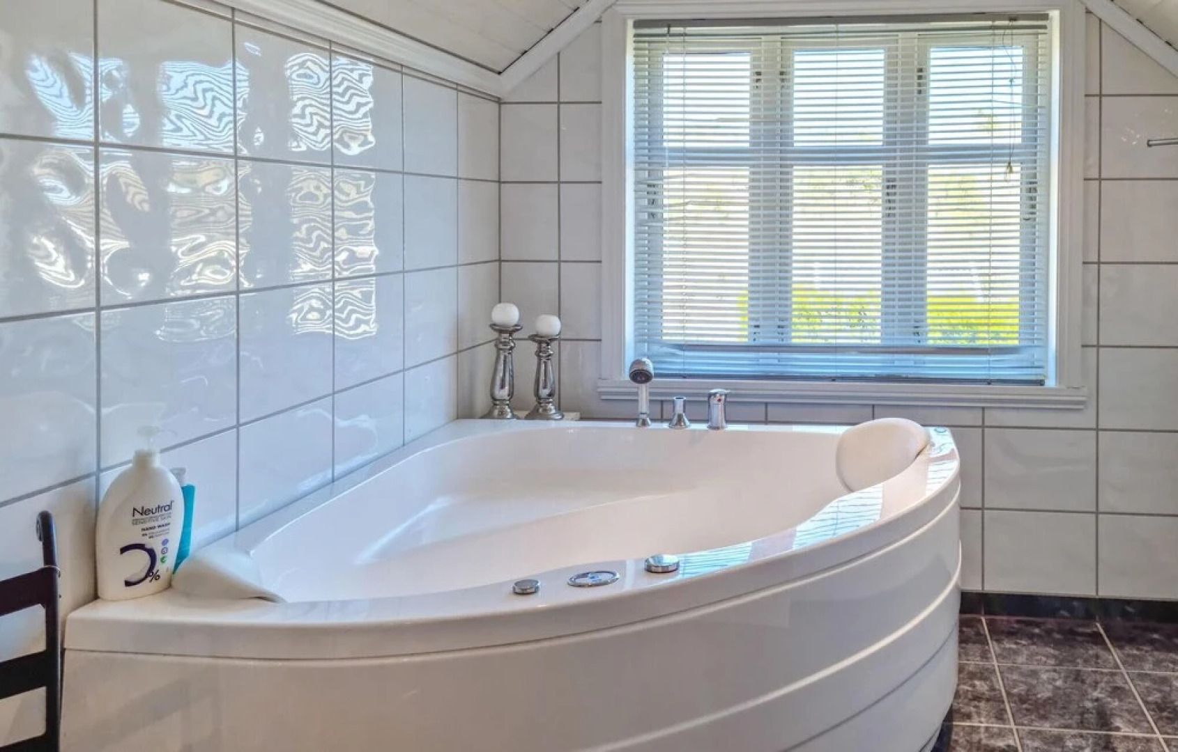 Beautiful Home in Mandal With 5 Bedrooms, Outdoor Swimming Pool and Wifi