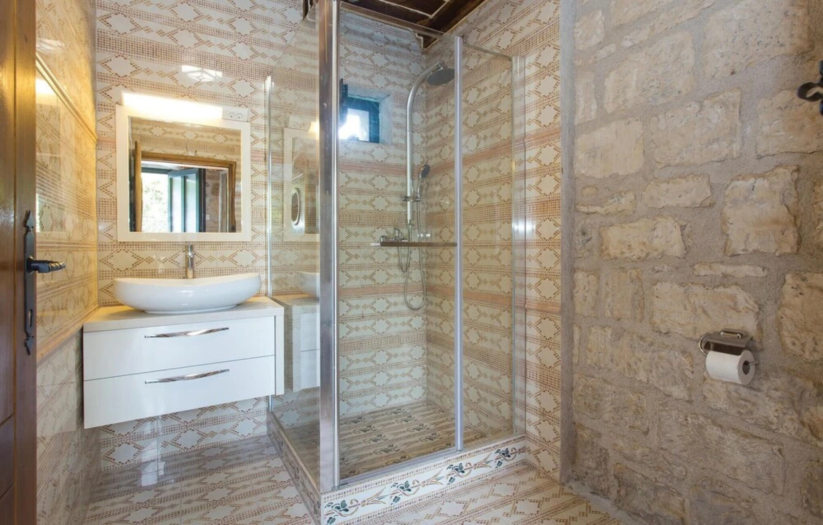 Beautiful Home in Sinj with Hot Tub, 4 Bedrooms & Outdoor Swimming Pool