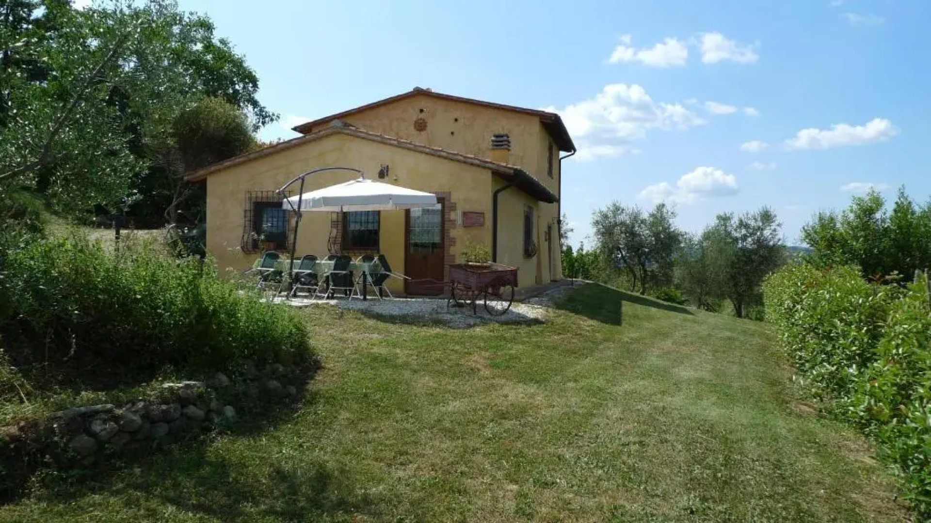 Villa with private swimming pool and garden in quiet area, panoramic views