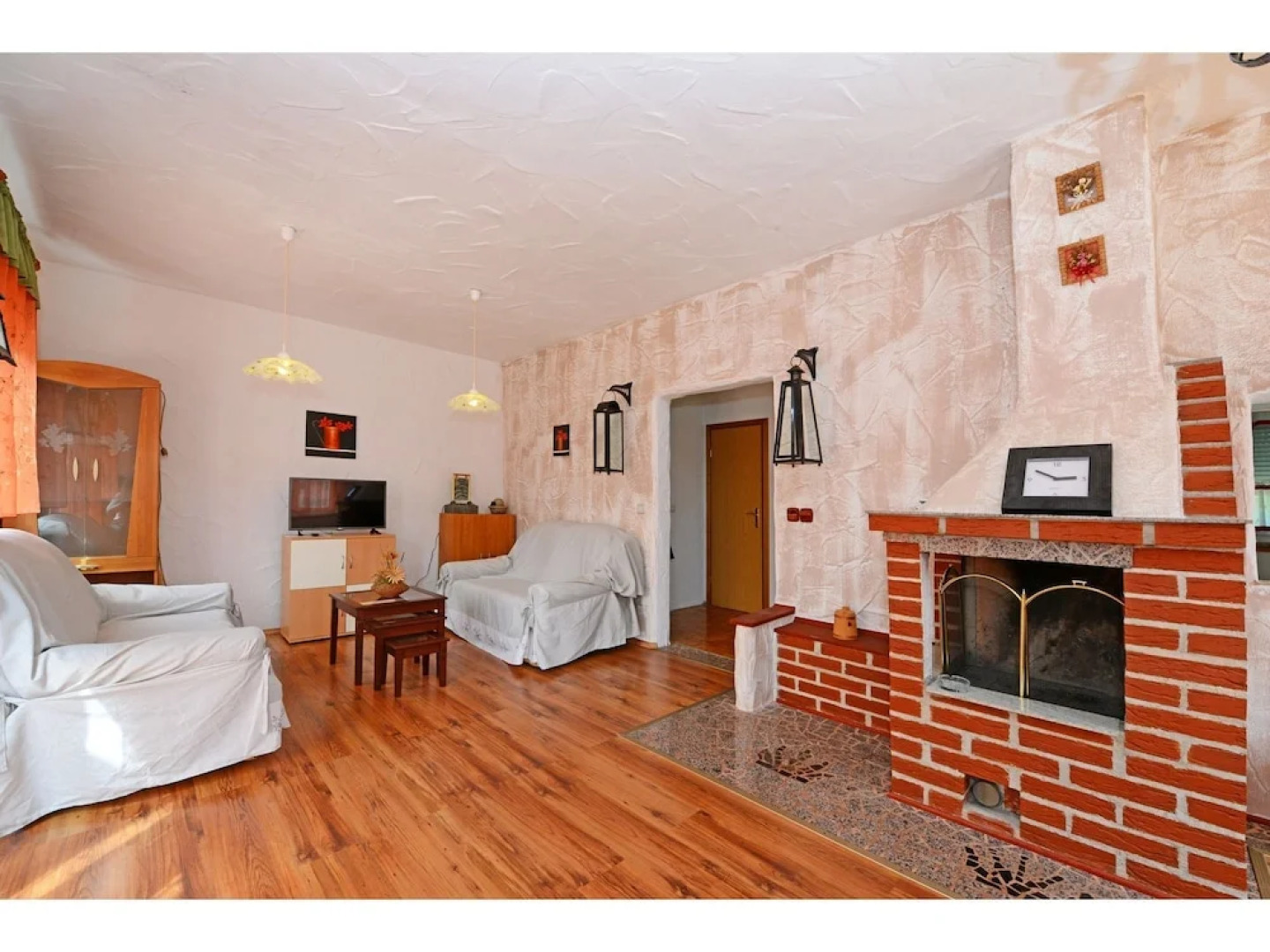 Adorable Holiday Home With Private Pool & Covered Terrace