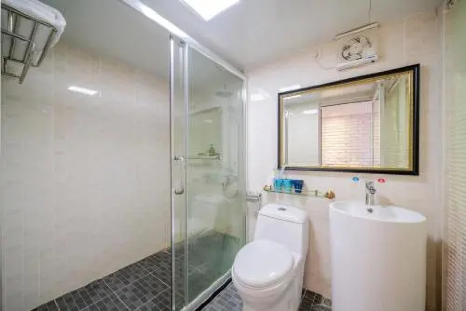 April Fair Duplex Apartment Guagnzhou South Railway Station Ao Yuan Yue Shi Dai Branch