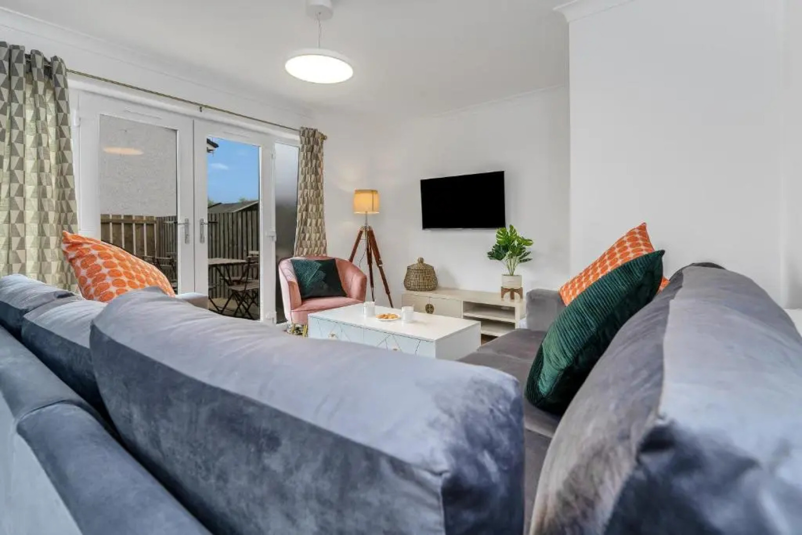 Cheerful Stays - Livingston - 4 Bedroom 3 Bath Home