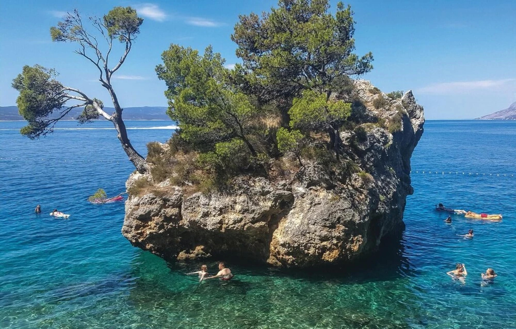 Nice Home in Brela with Hot Tub, WiFi & 4 Bedrooms