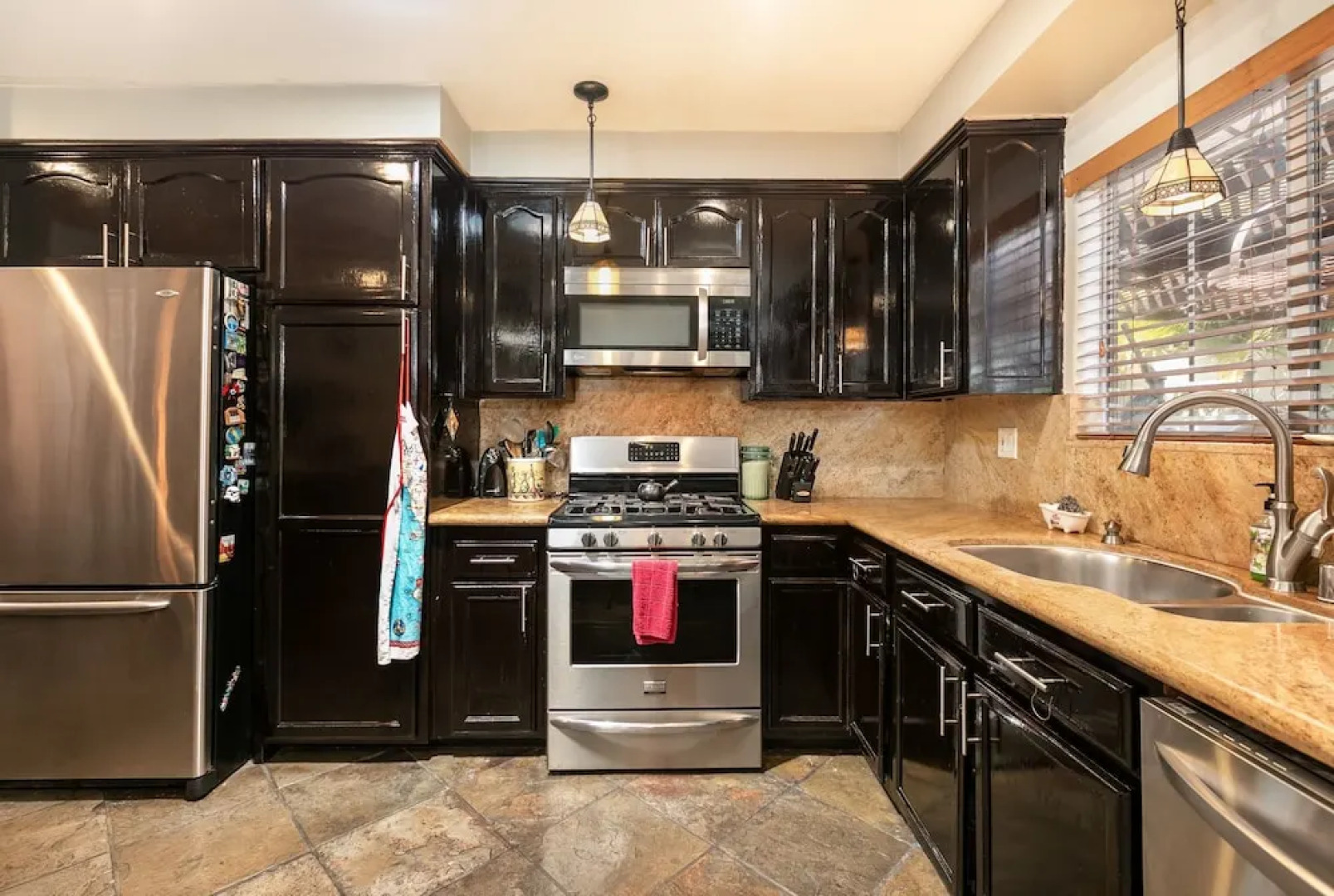 Tranquil Torrance - 1 Mile To Redondo Beach 4 Bedroom Home