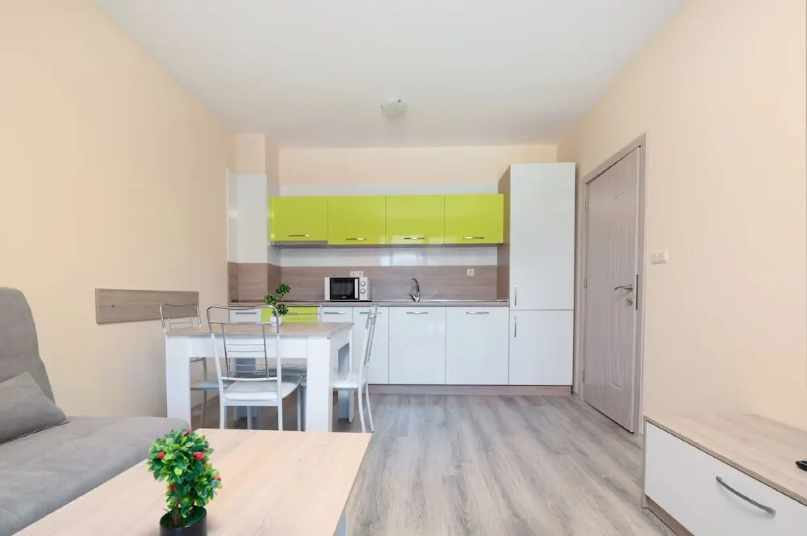 Apollon Complex Apartment