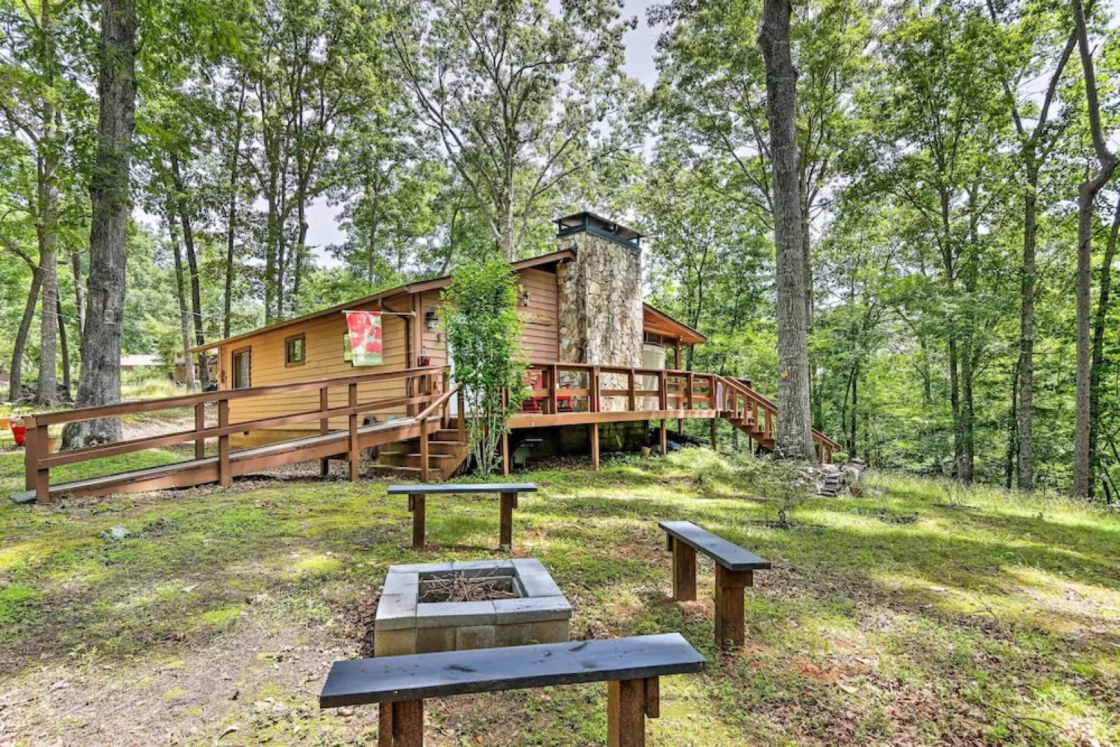 Quaint Murphy Cabin in Serene Wooded Setting!