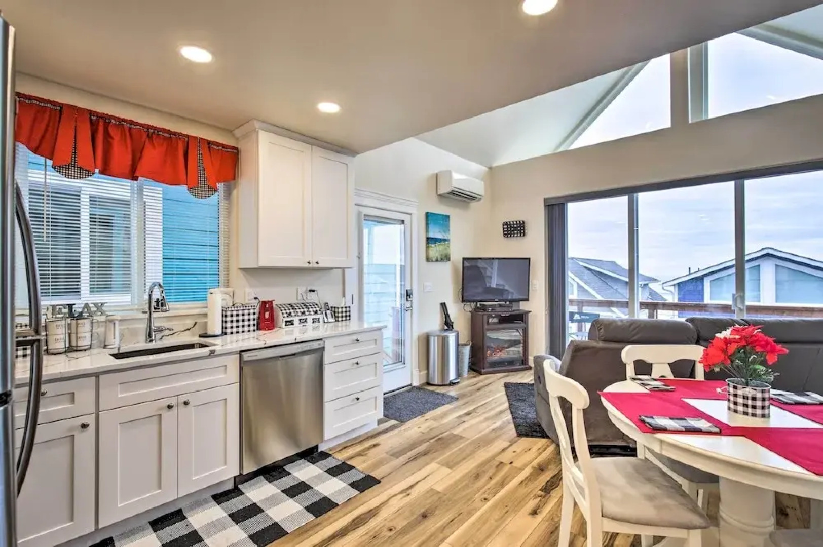 Peaceful Winter Retreat: Oregon Coastline Beach!