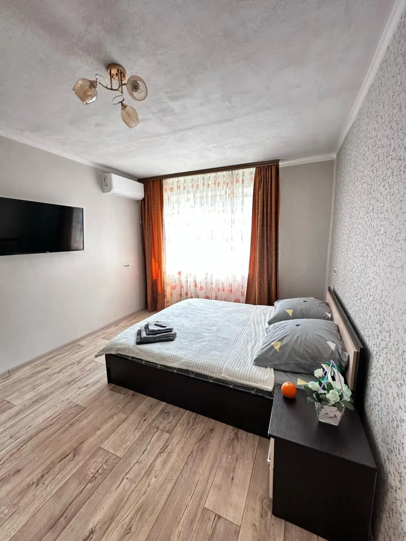 Ideal Apartment (Идеал Апартмент) на улице Первостроителей 1