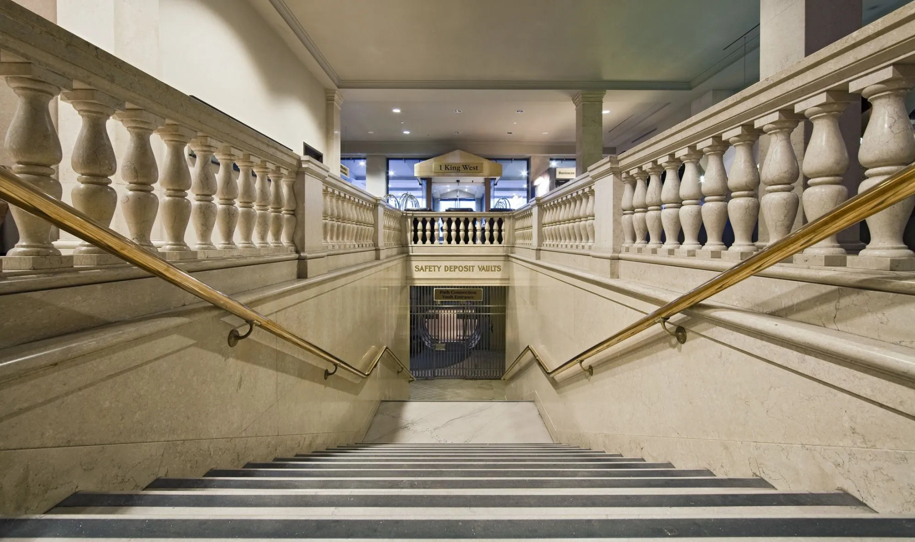 One King West Hotel & Residence