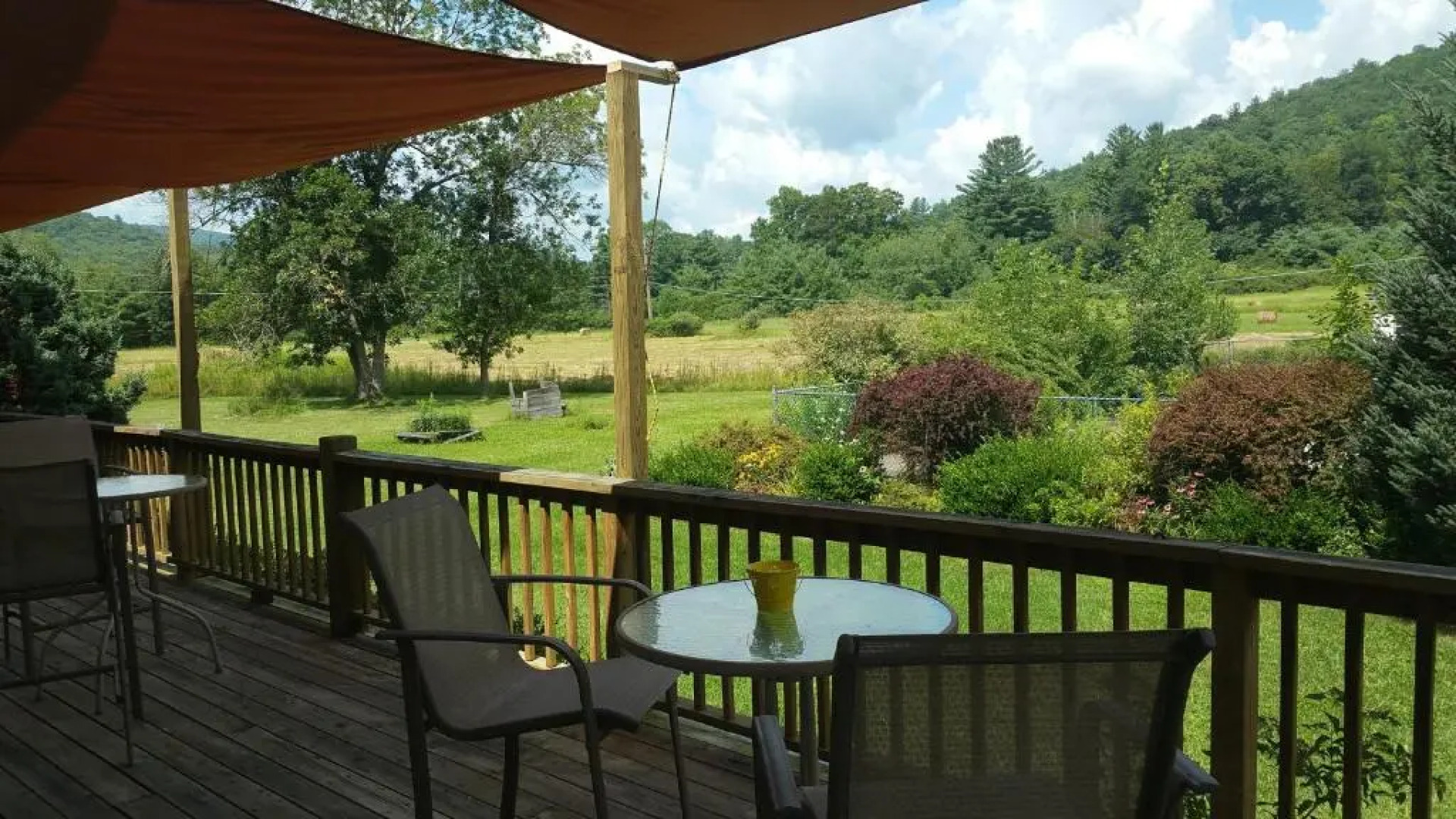 Coach Stop Inn & Tavern